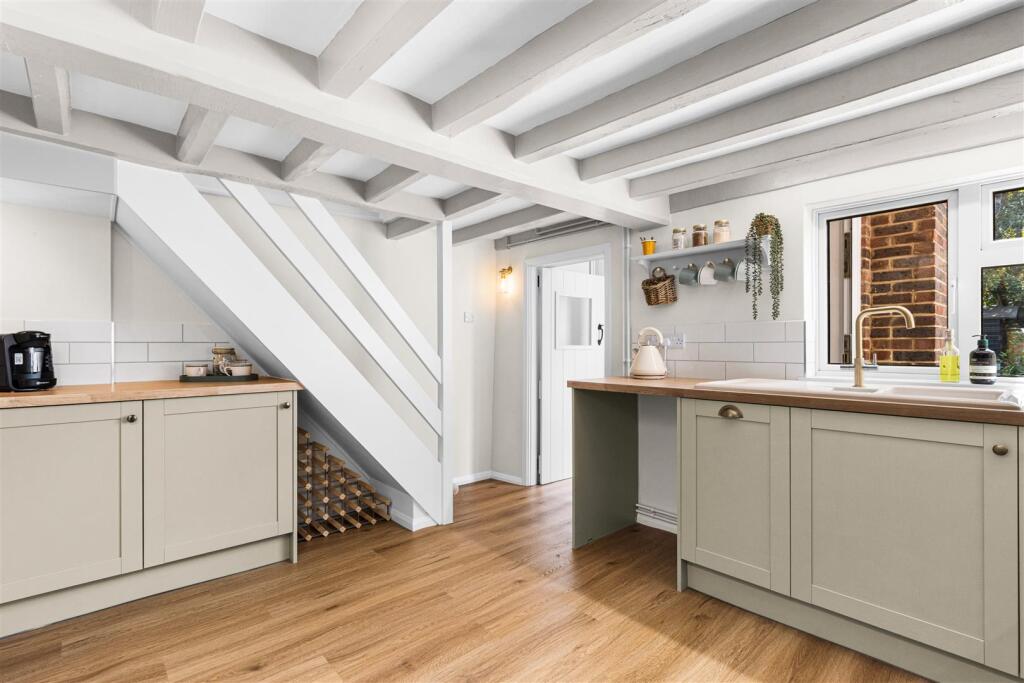 House in Wealden, Herstmonceux - More