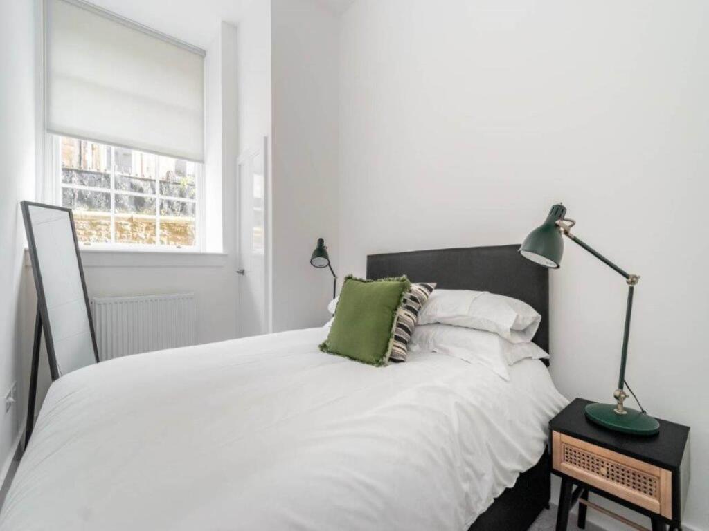 Apartment in Edinburgh - More