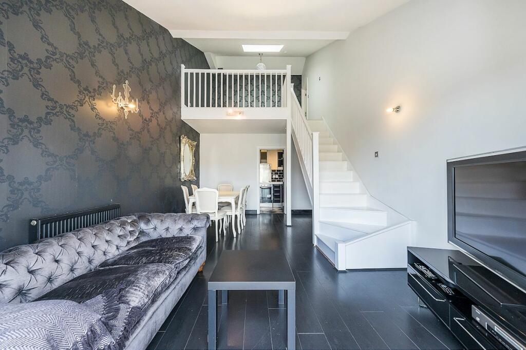 3-bed flat on Hamilton House, Limehouse, E14, £775,000