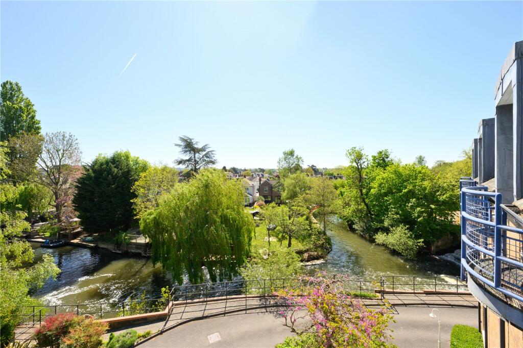 Apartment in Kingston upon Thames - View 3