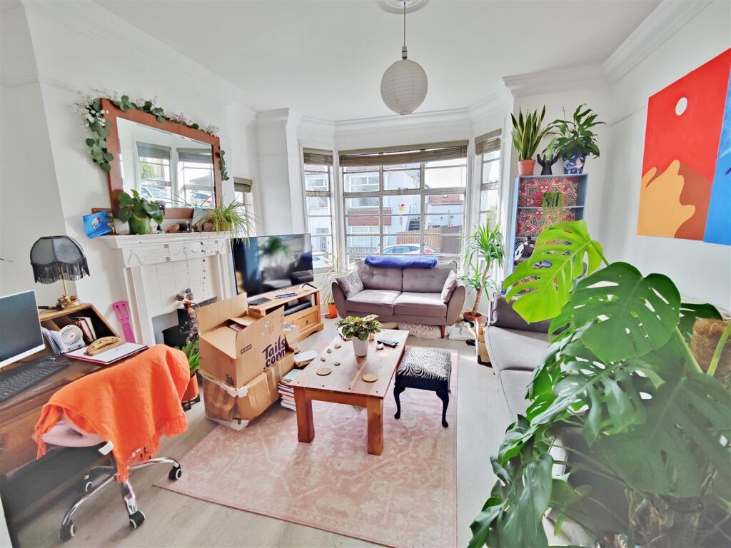 Apartment in Southend-on-Sea - View 5