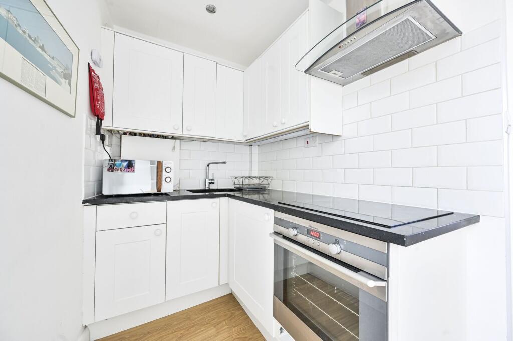 2 bedroom maisonette for rent