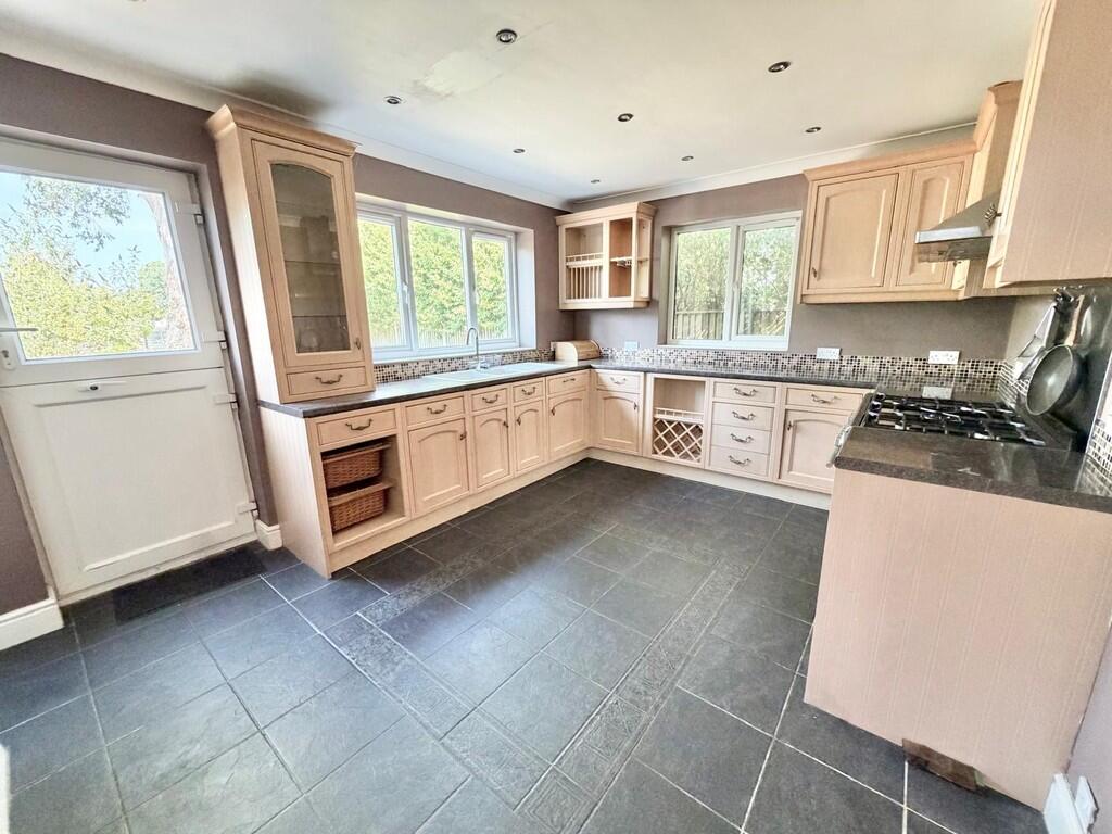 House in Surrey Heath, Surrey - View 3