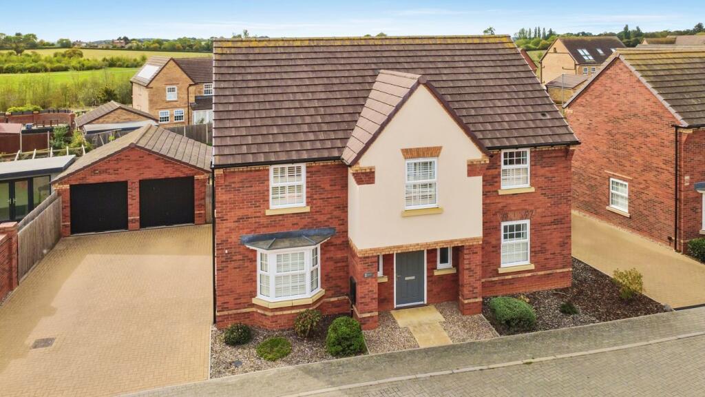 4-bed detached on Camilla Place, Fairfields, Milton Keynes, MK11, £750,000