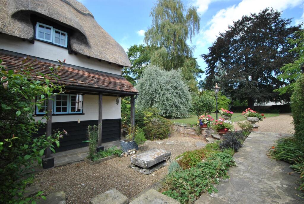 Garden Road, Buntingford, SG9 9HQ photo 3
