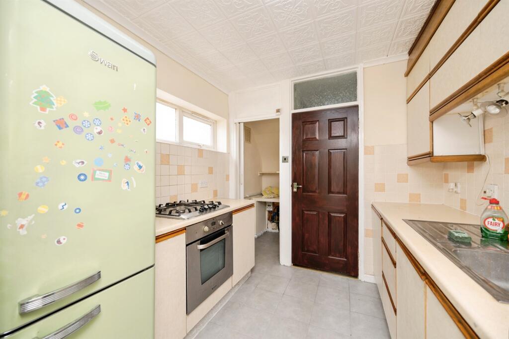 Surrey Crescent, WEST BROMWICH photo 5