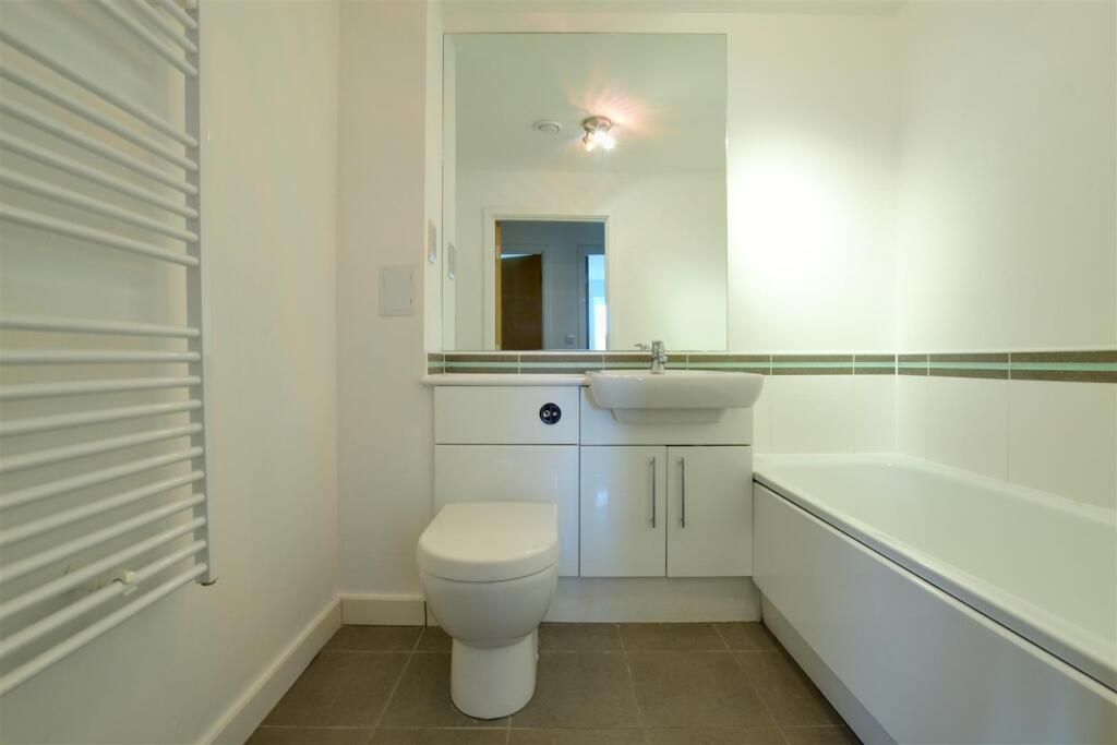 Apartment in London - More