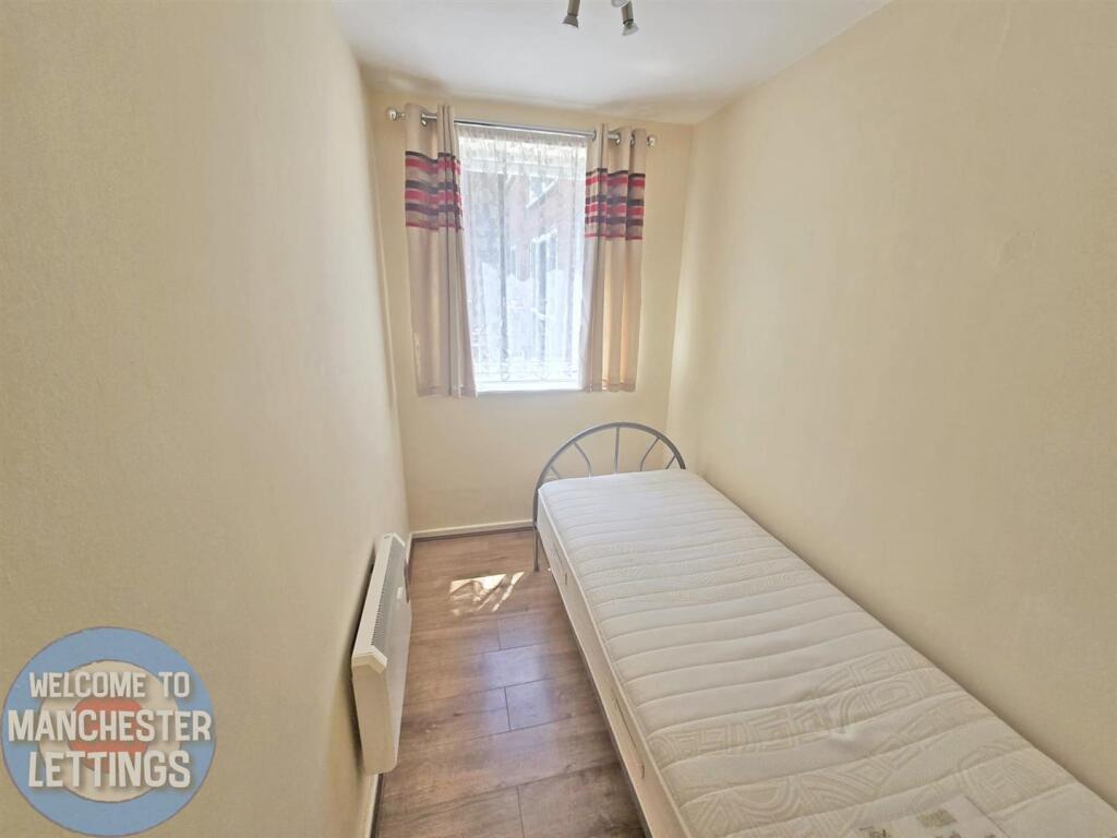Apartment in Manchester, Whalley Range - View 5