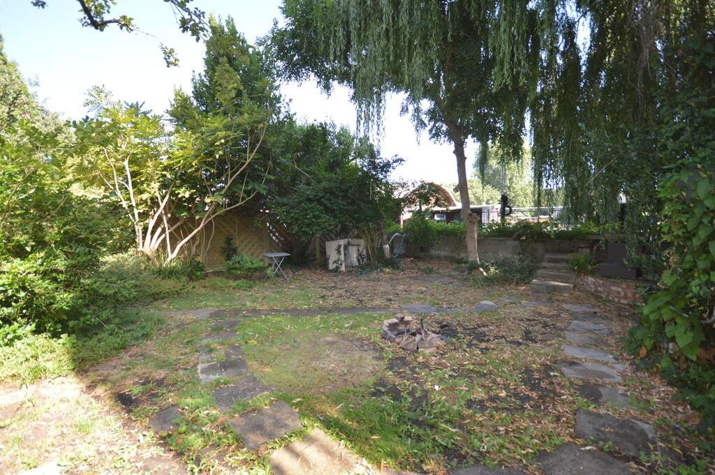 House in Twickenham - View 5