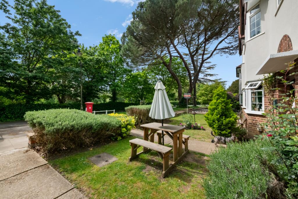 2 bedroom maisonette for rent