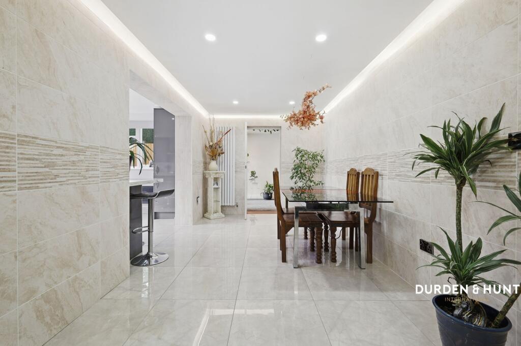 Latchford Place, Chigwell, IG7 - View 5