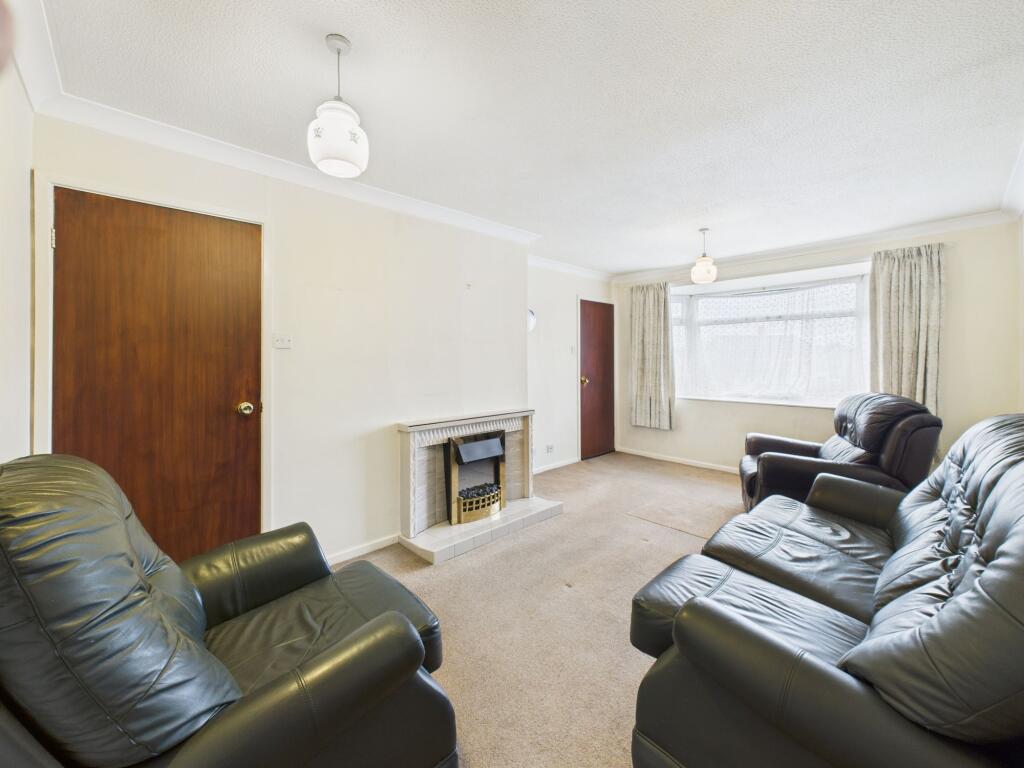 Acorn Close, Barlby, YO8 photo 3