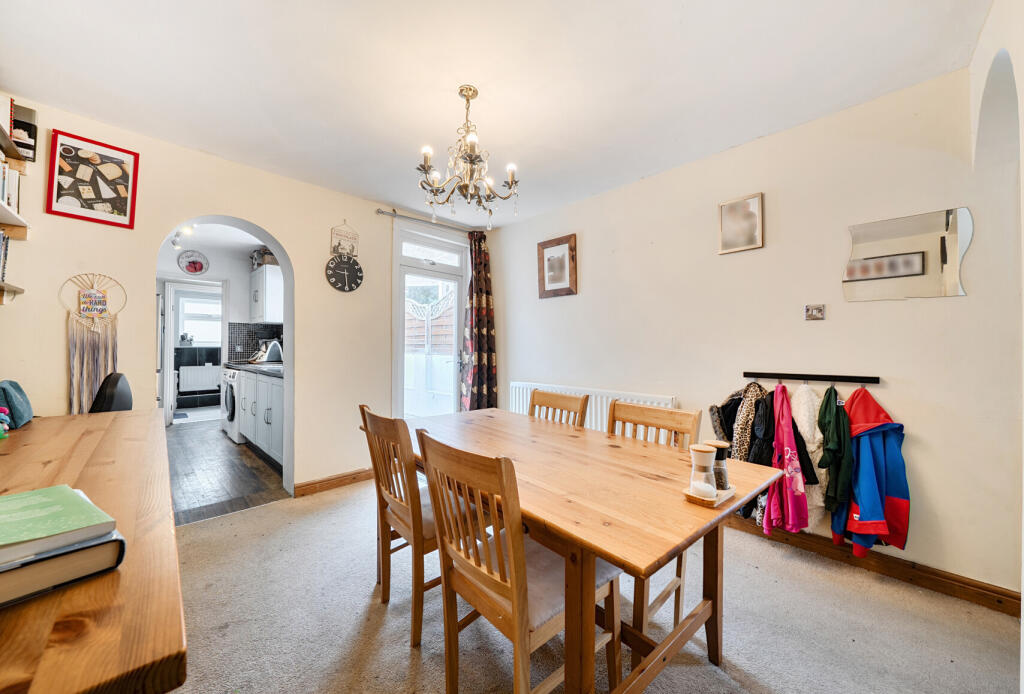 House in Sutton - View 2