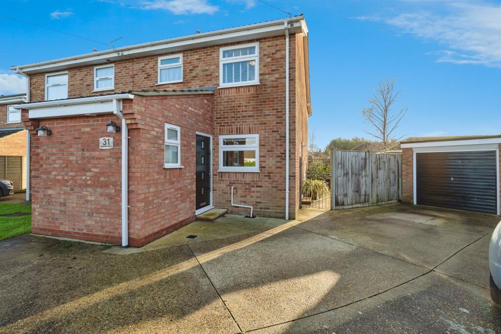 Sparrow Close, Bradwell, GREAT YARMOUTH photo 3