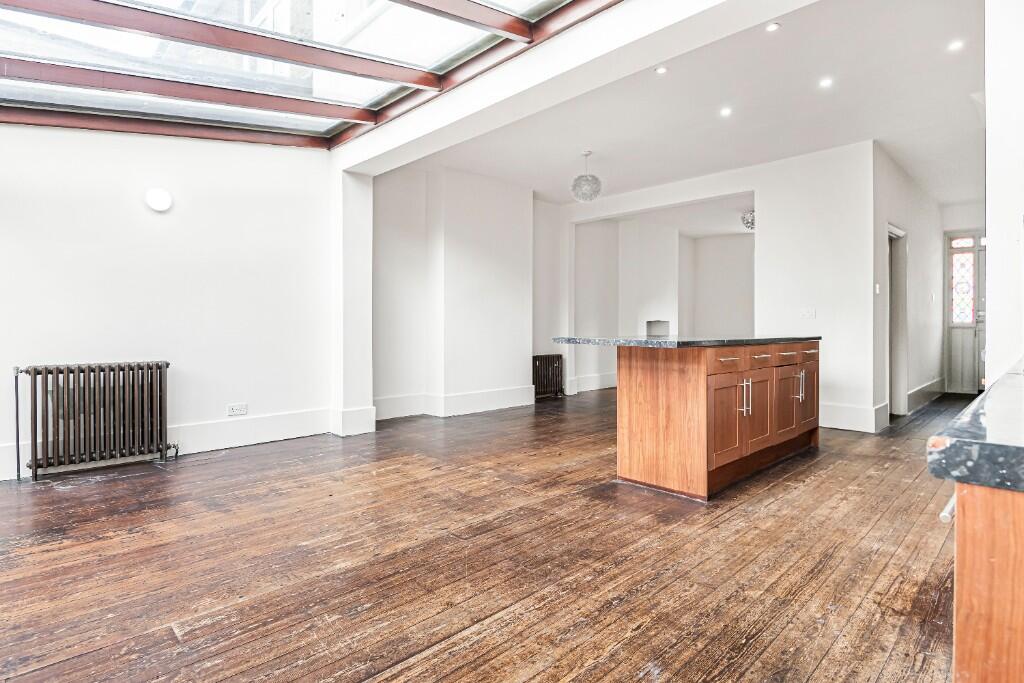 Gordon Road, London, E18 - View 6
