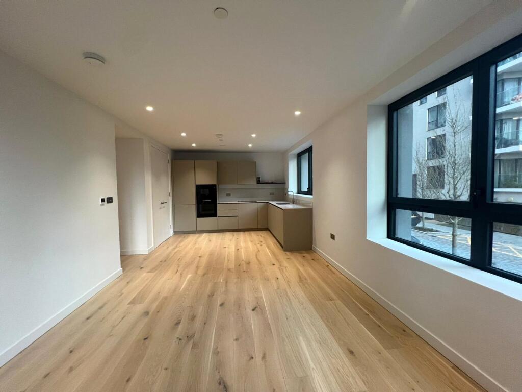 Main image of property: 8 Pilot Walk, Peninsula Gardens, London, SE10