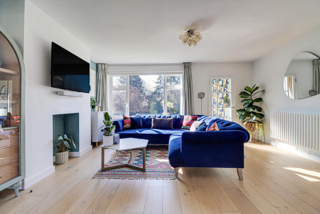 Main image of property: Charmouth Court, St Albans, AL1