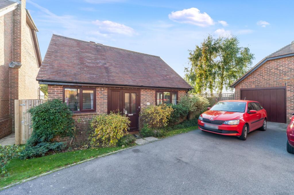2-bed bungalow on Court Meadow, Rotherfield, TN6, £385,000