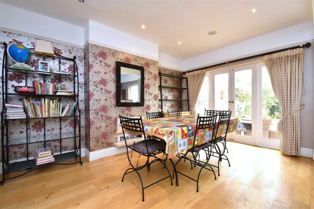 Bishops Avenue, Bromley photo 3