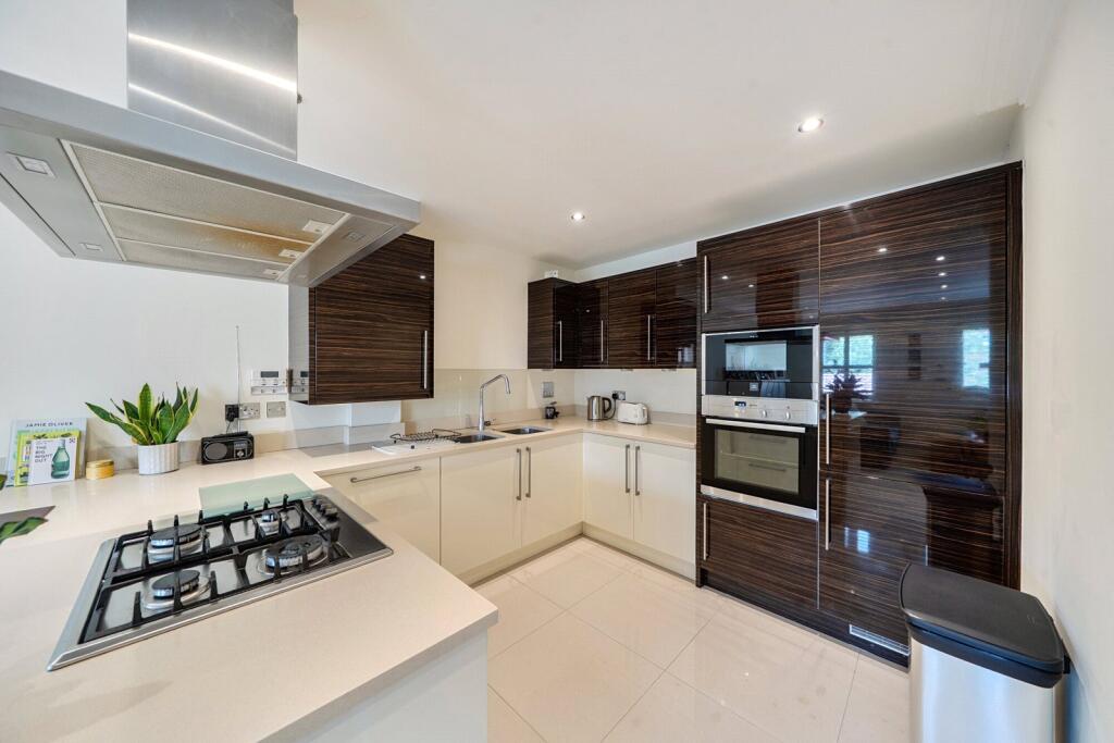 Apartment in Watford - View 5
