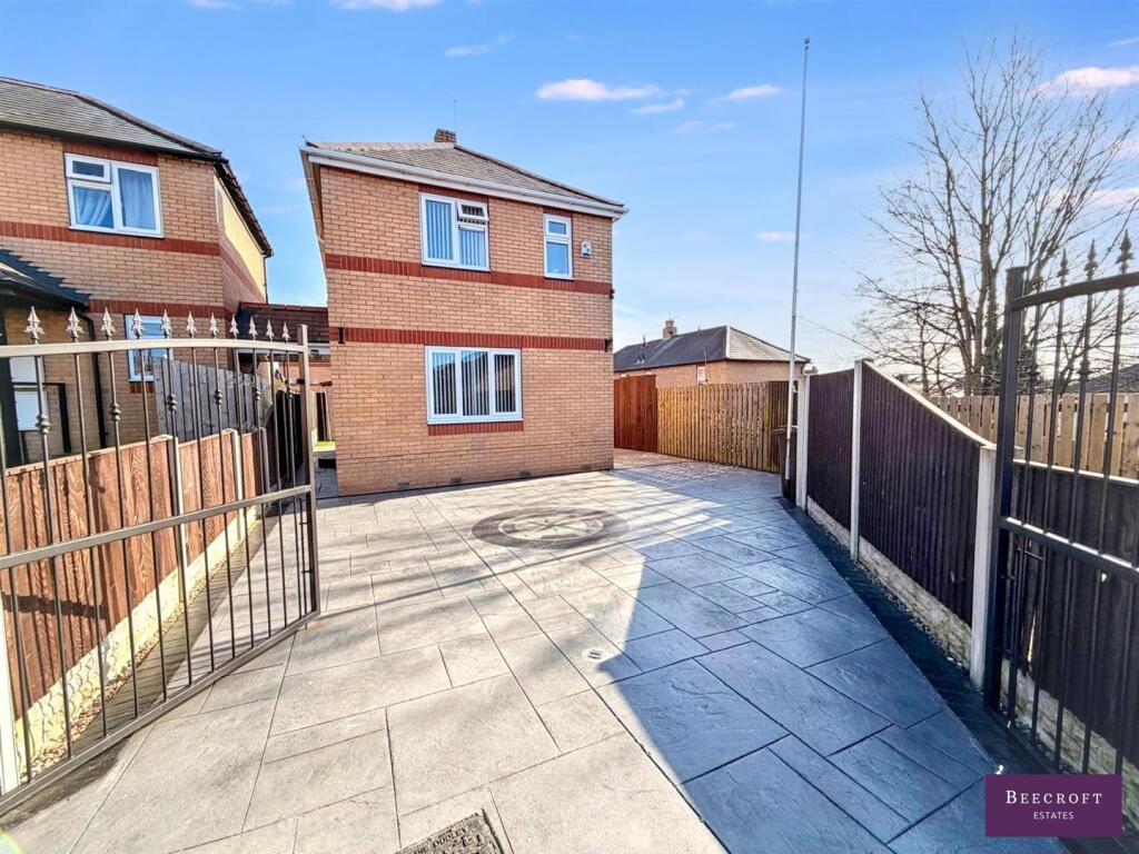 2-bed detached on Orchard Way, Thurnscoe, Rotherham, £160,000
