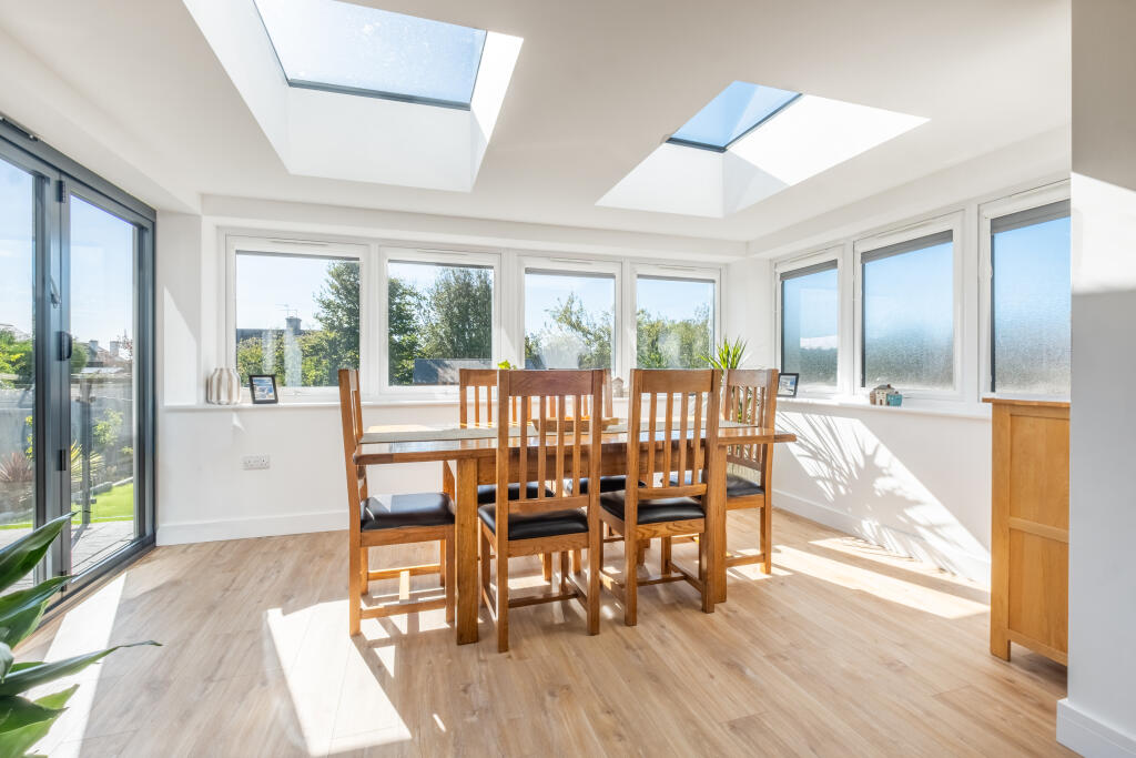 Bay Crescent, Swanage photo 5