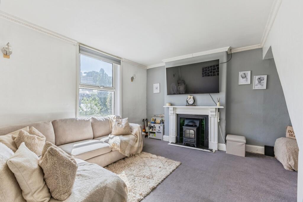Apartment in Torquay, Torbay - More