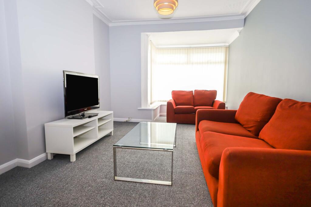 Apartment in Bournemouth, Winton - View 2