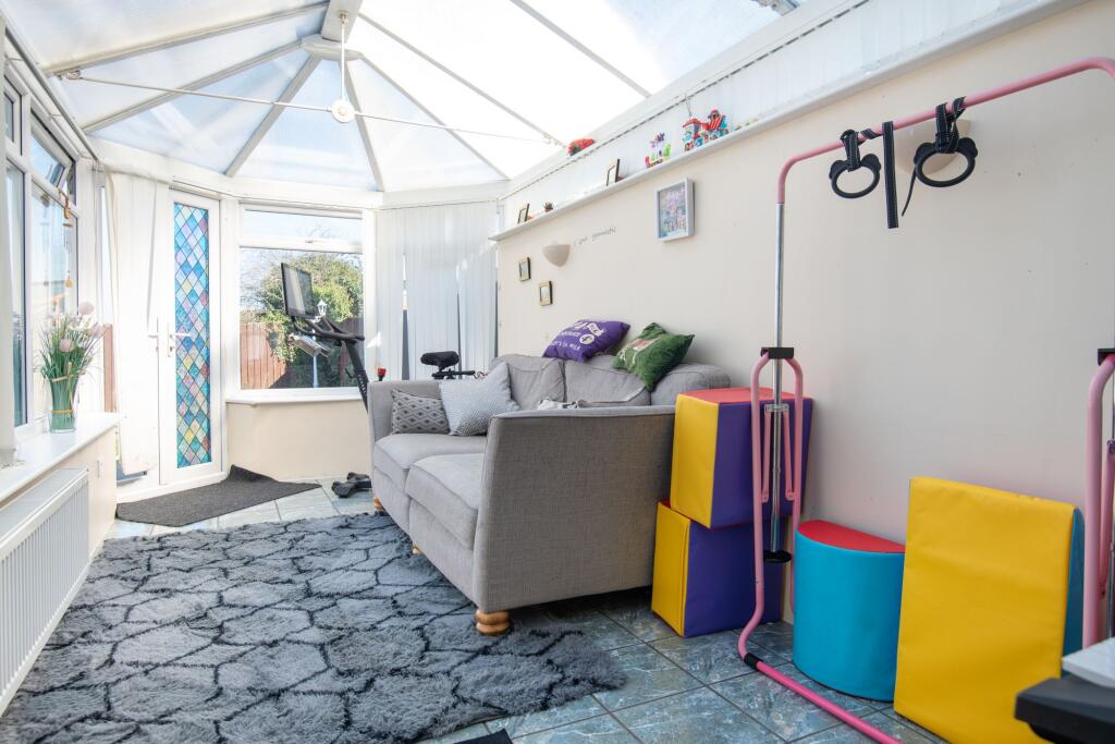 Torrington Crescent, Wellingborough, NN8 - View 5