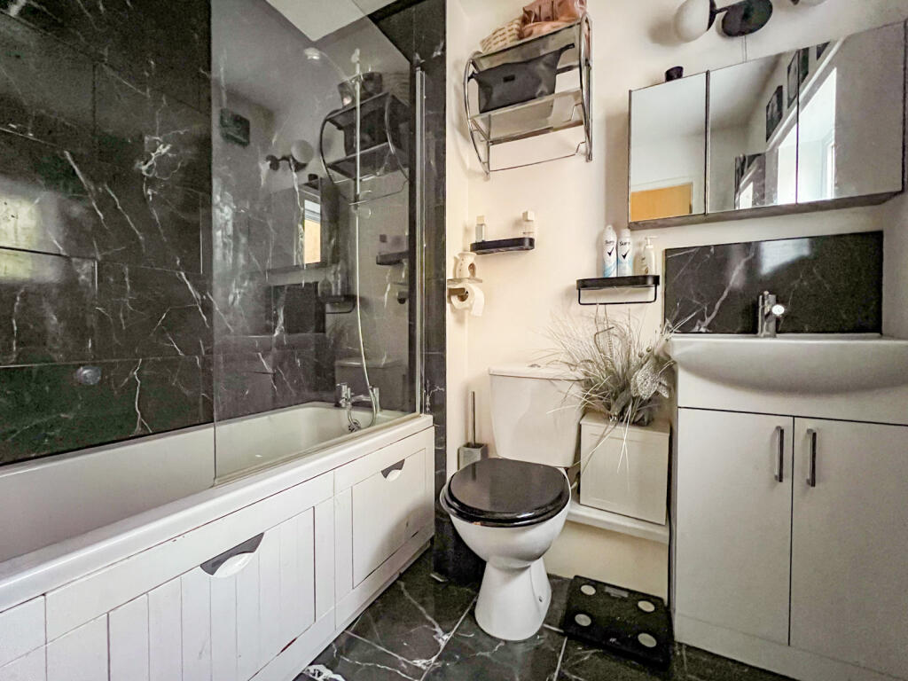 Apartment in Bristol, Horfield - View 5