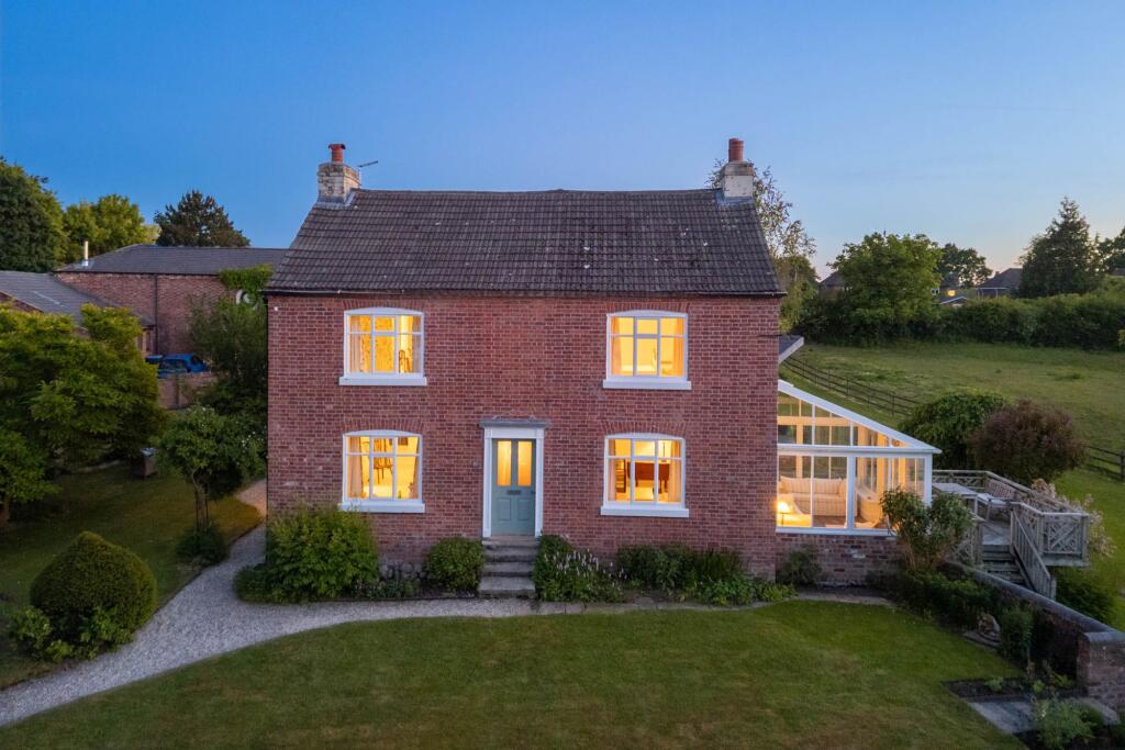 Yew Tree Farm, 59 Cliff Road, Acton Bridge, CW8 3QY photo 2