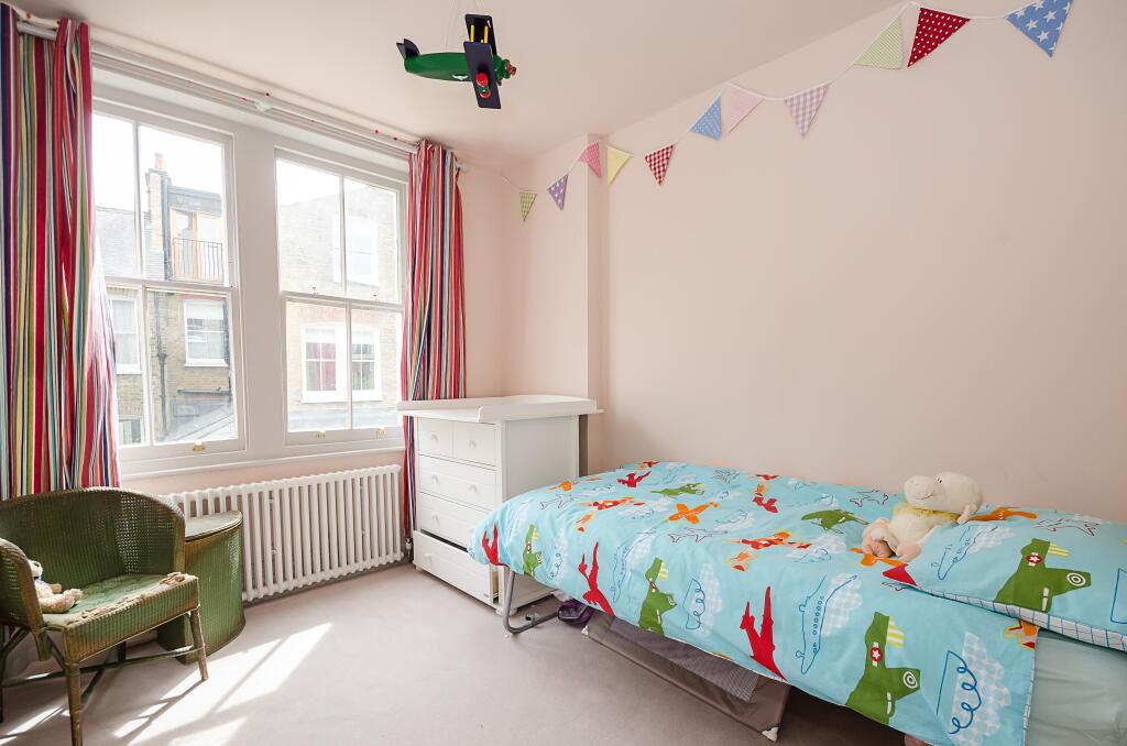 5 bedroom terraced house for rent
