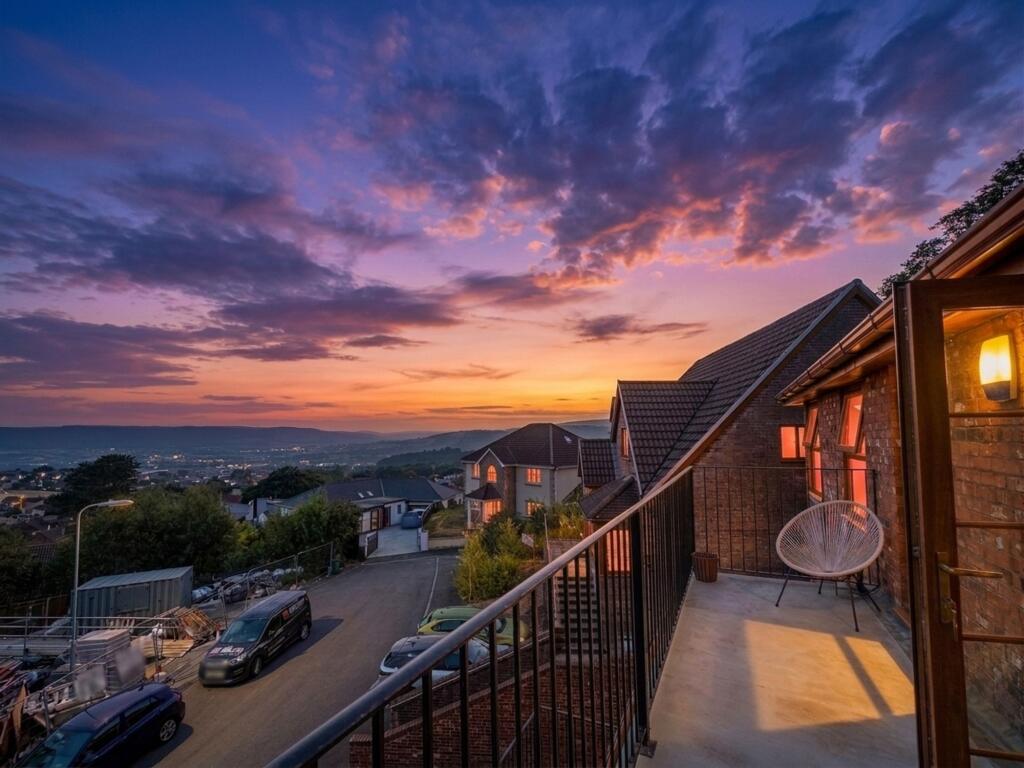 House in Neath - View 4