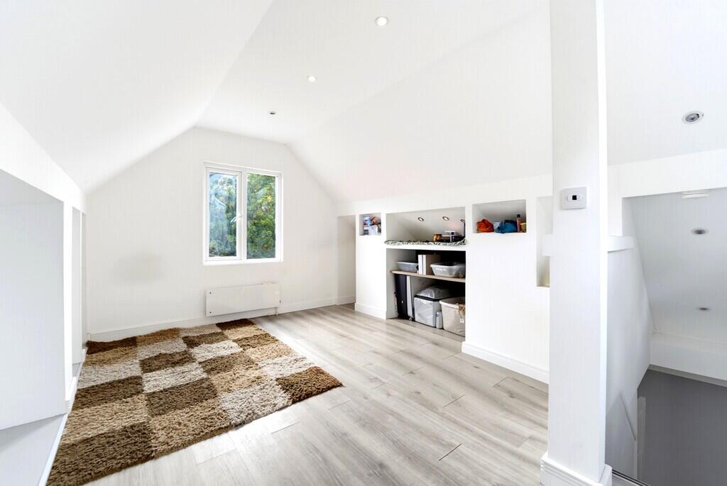 Apartment in Twickenham - More