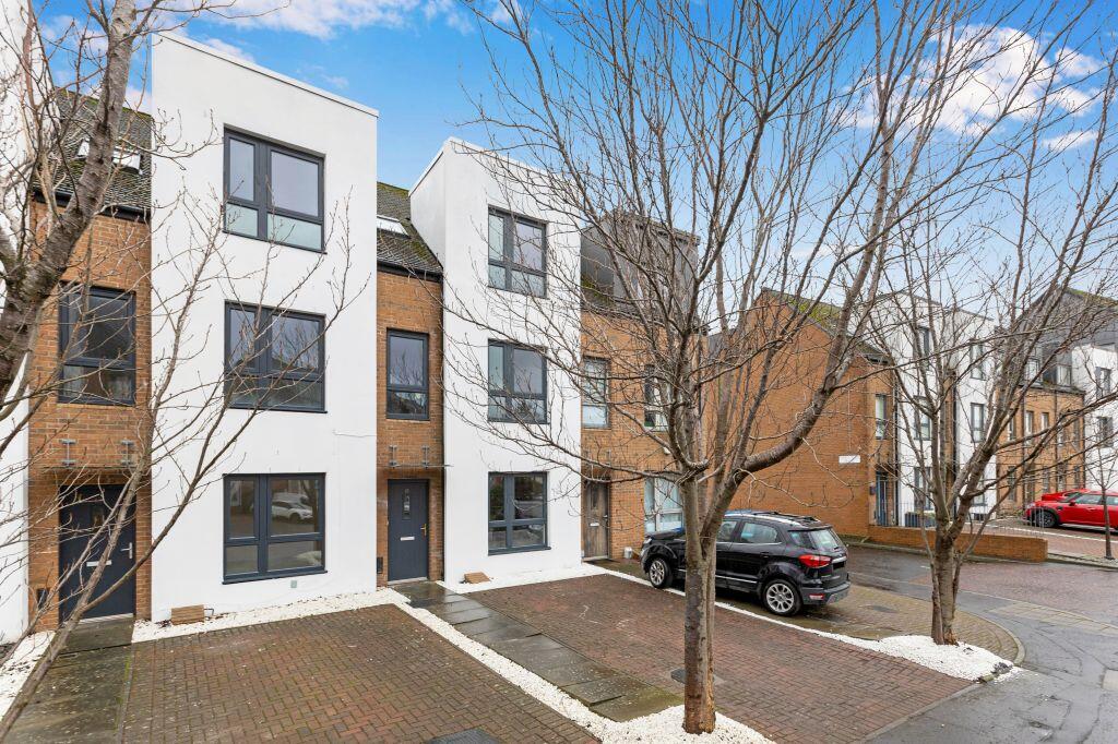 Main image of property: 15 Ferry Gait Drive, Silverknowes, Edinburgh, EH4 4GJ