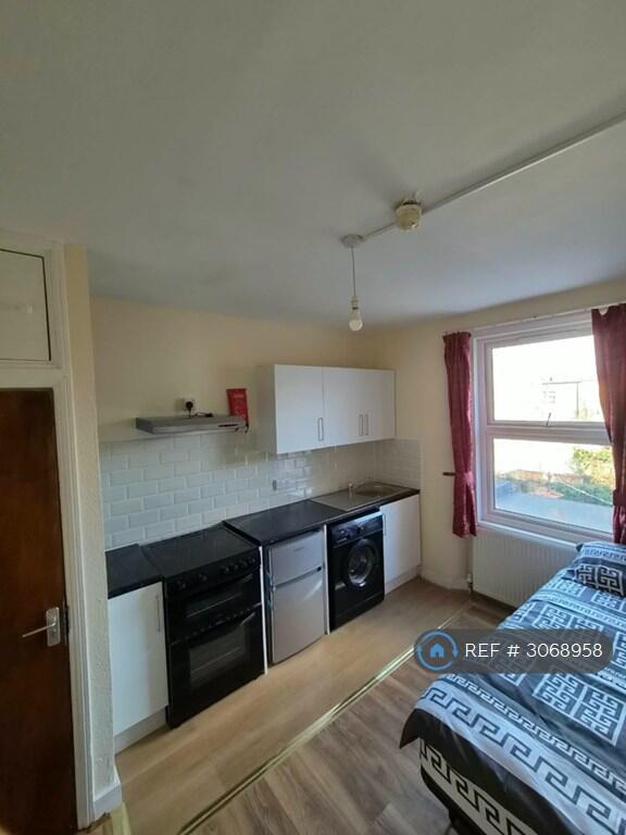 Apartment in London, Duckett's Green, Harringay - View 2