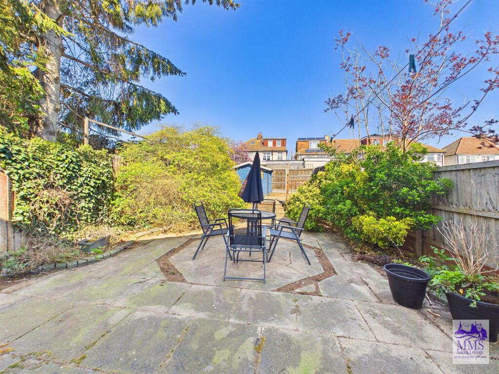 House in Greenhithe, Stone - View 4