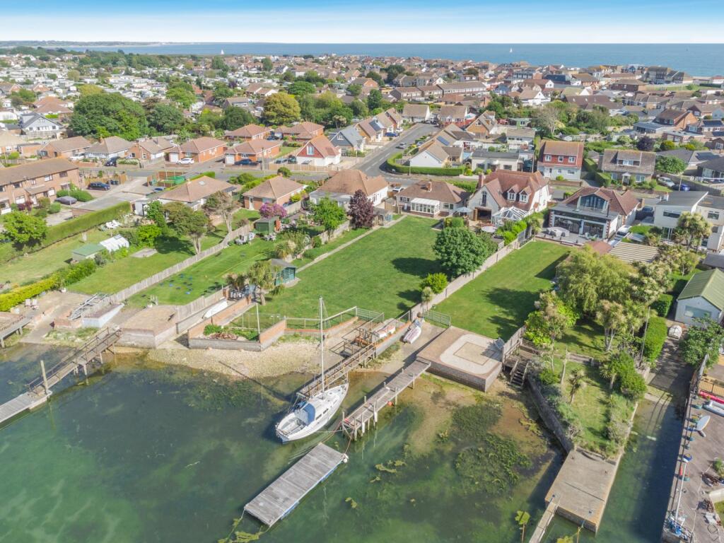 House in Havant, Hampshire - View 2