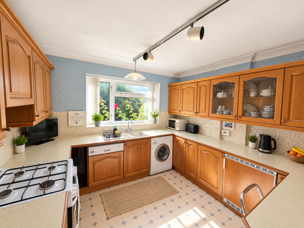 House in East Grinstead, Ashplats - View 3