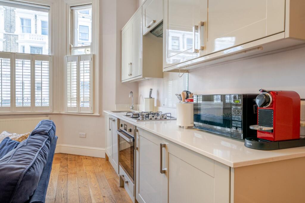 Apartment in London, West Kensington - View 3