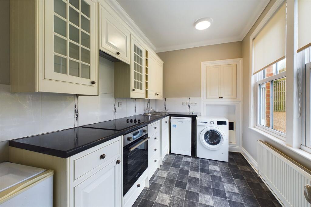 Apartment in Crowthorne, Bracknell Forest - View 3