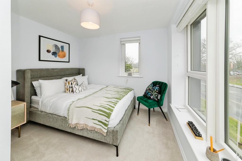 House in Burgess Hill, Abbotsford - View 4