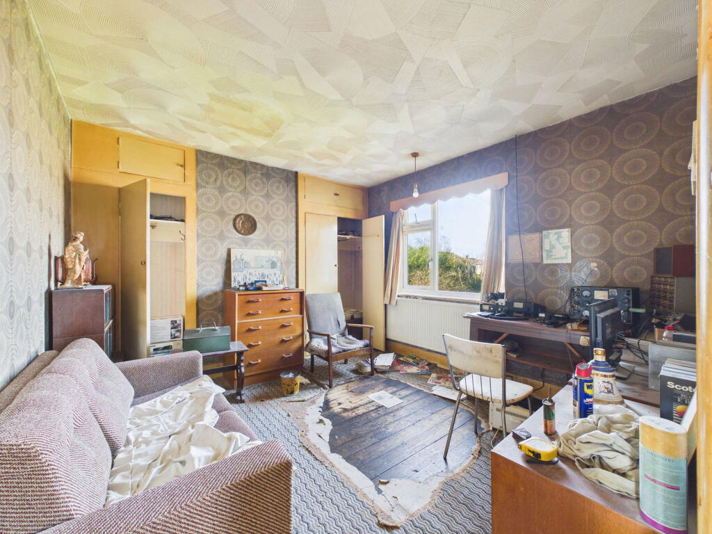 Keymer Crescent, Goring-by-Sea, Worthing, BN12 - More