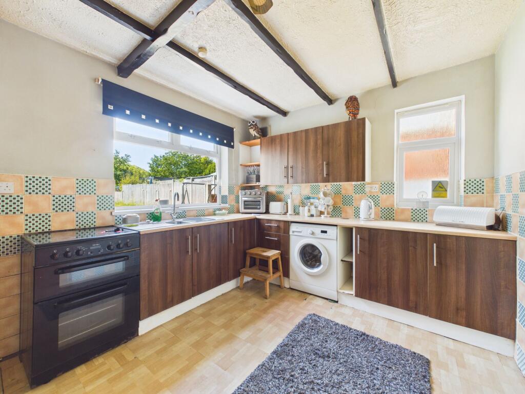 House in Ashfield, Sutton in Ashfield, Nottinghamshire - View 3