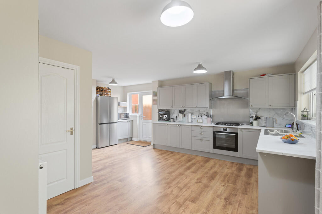 House in Livingston, Eliburn - More