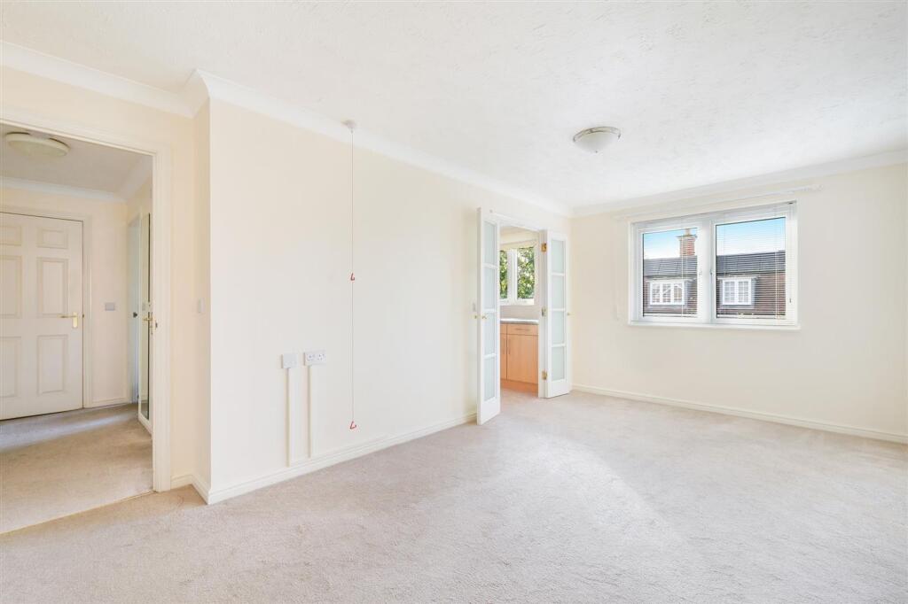 Apartment in Kingston upon Thames - View 3