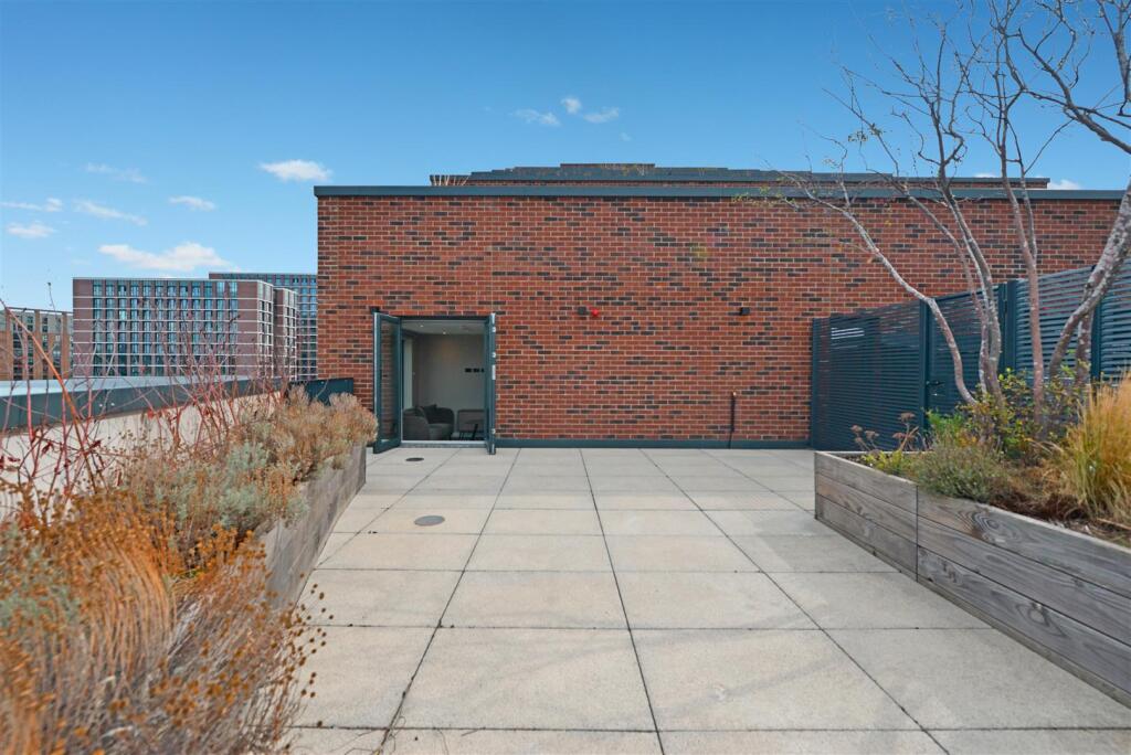 Main image of property: Springwell gardens, Leeds