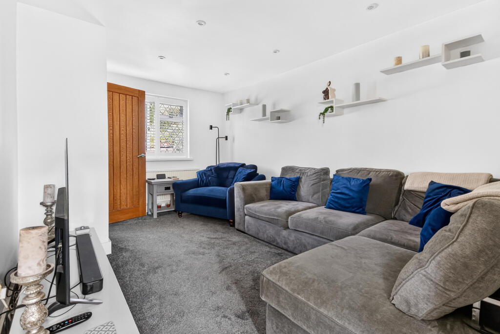 House in Binfield, Temple Park - View 5