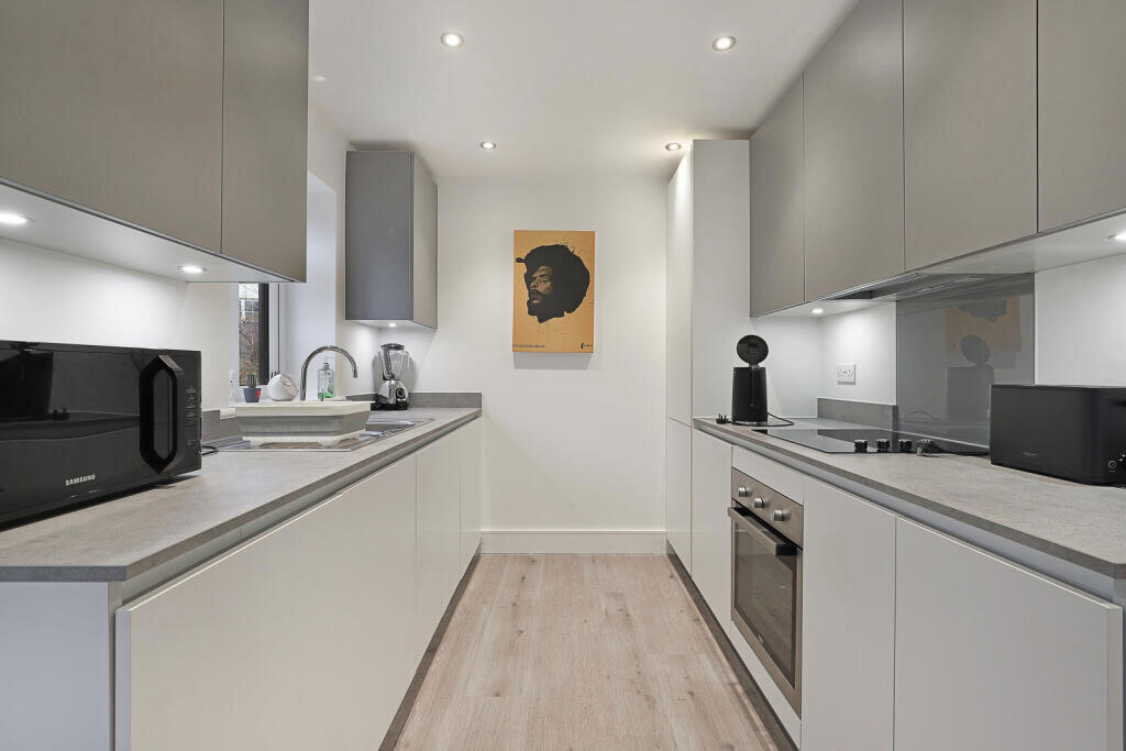 Apartment in Ilford - View 4