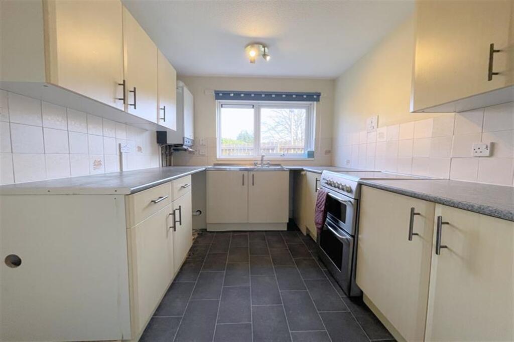 Kirkstall Close, Eastbourne, BN22 photo 3